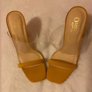 Never worn, comes with dust bag.